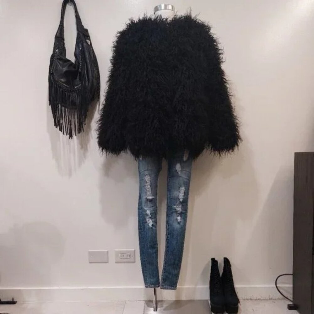 πUBER GORGE!πVTG 70s Vibe Boho Chic Black Faux Mongolian Lamb Fur Jacket - Picture 8 of 16